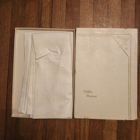 White Linen Damask Tablecloth 52x54 in Original Box Vintage 1972 AS IS - Picture 6 of 10